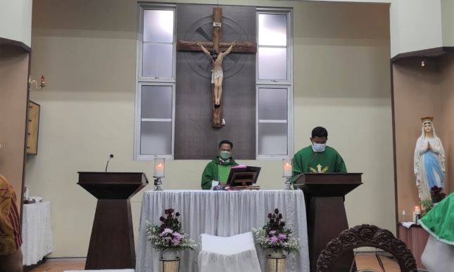 Pastor Erwin dan Pator Matius Misa di Balai Metro---